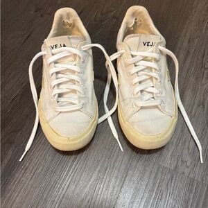Veja Campo Canvas Sneakers - Size 5 (36 EUR)
